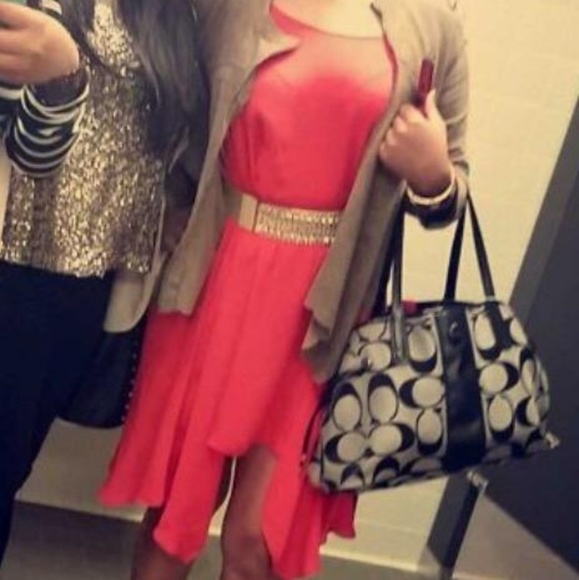 A Dress - Picture 3 of 3